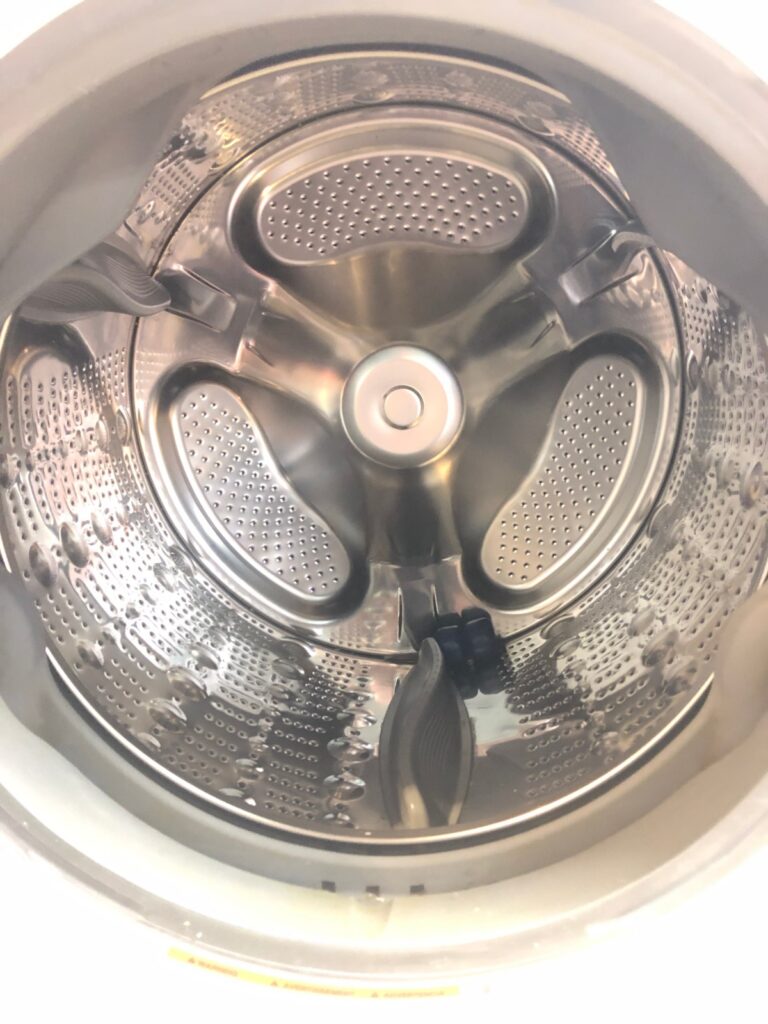 2 laundry magnets in the inside of front loading washer